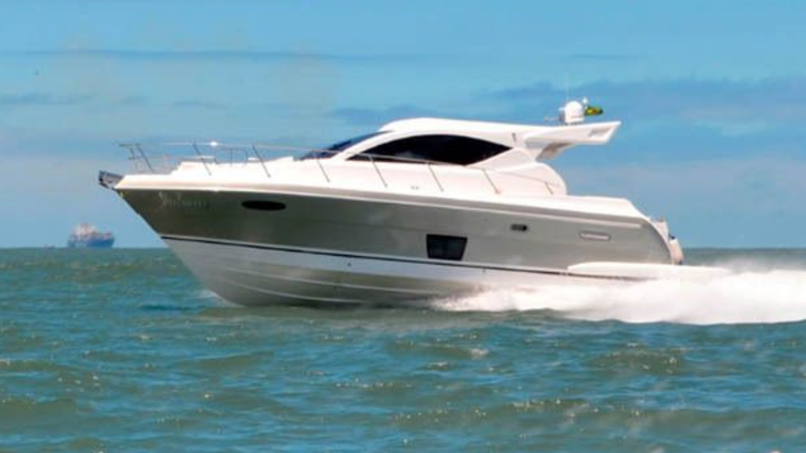 Lancha Phantom 56 pés no Lago Paranoá, em Brasília
